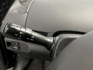 Toyota Yaris Yaris II (P9) Hatchback 1.3 16V VVT-i (2SZFE) [64kW]  (08-2005/11-2010=
) picture 21