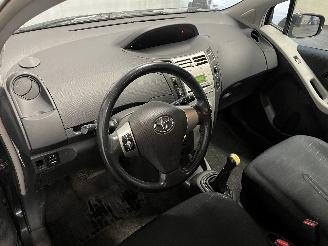 Toyota Yaris Yaris II (P9) Hatchback 1.3 16V VVT-i (2SZFE) [64kW]  (08-2005/11-2010=
) picture 16