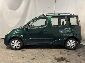 Toyota Yaris Yaris Verso (P2) MPV 1.3 16V (2NZFE) [63kW]  (08-1999/10-2002) picture 4