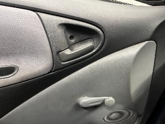 Toyota Yaris Yaris (P1) Hatchback 1.0 16V VVT-i (1SZFE) [50kW]  (04-1999/09-2005) picture 23