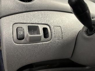Toyota Yaris Yaris (P1) Hatchback 1.0 16V VVT-i (1SZFE) [50kW]  (04-1999/09-2005) picture 22