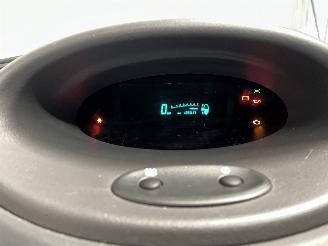 Toyota Yaris Yaris (P1) Hatchback 1.0 16V VVT-i (1SZFE) [50kW]  (04-1999/09-2005) picture 19