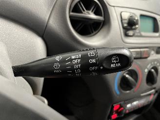 Toyota Yaris Yaris (P1) Hatchback 1.0 16V VVT-i (1SZFE) [50kW]  (04-1999/09-2005) picture 20
