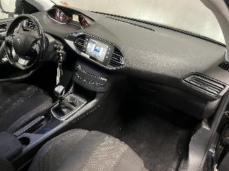 Peugeot 308 308 SW (L4/L9/LC/LJ/LR) Combi 5-drs 1.6 BlueHDi 120 (DV6FC(BHZ)) [88kW=
]  (03-2014/12-2021) picture 17