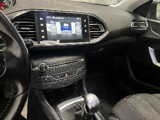 Peugeot 308 308 SW (L4/L9/LC/LJ/LR) Combi 5-drs 1.6 BlueHDi 120 (DV6FC(BHZ)) [88kW=
]  (03-2014/12-2021) picture 22