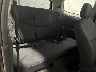 Toyota Yaris Yaris (P1) Hatchback 1.3 16V VVT-i (2SZFE) [64kW]  (04-2002/09-2005) picture 10