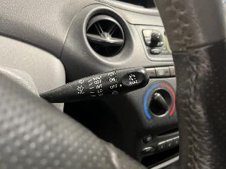 Toyota Yaris Yaris (P1) Hatchback 1.3 16V VVT-i (2SZFE) [64kW]  (04-2002/09-2005) picture 15