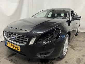 Vaurioauto  passenger cars Volvo V-60 V60 I (FW/GW) Combi 2.0 D3 20V (D5204T3) [120kW]  (07-2010/12-2014) 2012/2