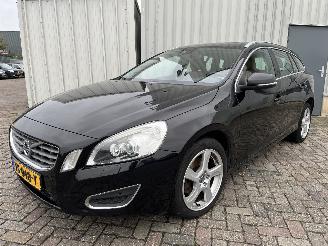 Volvo V-60 V60 I (FW/GW) Combi 2.0 D3 20V (D5204T3) [120kW]  (07-2010/12-2014) picture 3