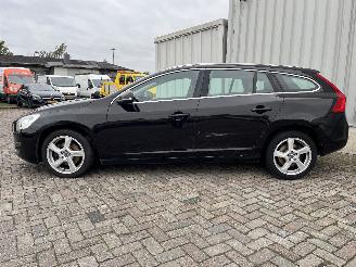 Volvo V-60 V60 I (FW/GW) Combi 2.0 D3 20V (D5204T3) [120kW]  (07-2010/12-2014) picture 4