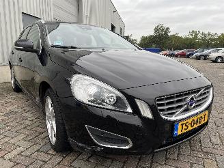 Volvo V-60 V60 I (FW/GW) Combi 2.0 D3 20V (D5204T3) [120kW]  (07-2010/12-2014) picture 5
