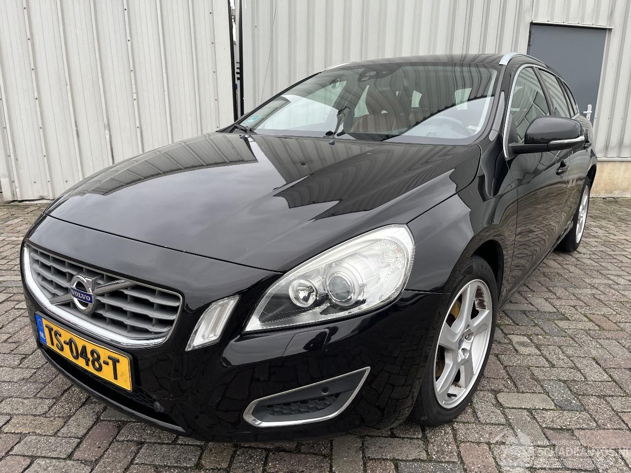 Volvo V-60 V60 I (FW/GW) Combi 2.0 D3 20V (D5204T3) [120kW]  (07-2010/12-2014)