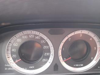 Volvo V-60 V60 I (FW/GW) Combi 2.0 D3 20V (D5204T3) [120kW]  (07-2010/12-2014) picture 2