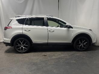 Toyota Rav-4 RAV4 (A4) Terreinwagen 2.5 Hybrid 16V VVT-i 4x2 (2ARFXE(Euro 6)) [145k=
W]  (10-2015/01-2019) picture 6