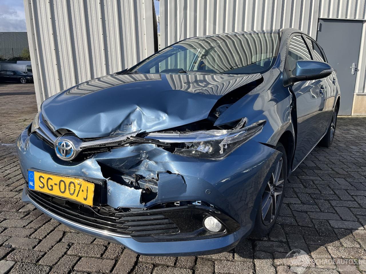 Toyota Auris Auris (E18) Hatchback 5-drs 1.8 16V Hybrid (2ZRFXE) [100kW]  (10-2012/=
03-2019)