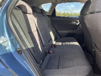 Toyota Auris Auris (E18) Hatchback 5-drs 1.8 16V Hybrid (2ZRFXE) [100kW]  (10-2012/=
03-2019) picture 29