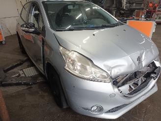 Peugeot 208 208 I (CA/CC/CK/CL) Hatchback 1.4 16V (EP3C(8FP)) [70kW]  (03-2012/12-=
2019) picture 2