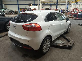 Kia Rio Rio III (UB) Hatchback 1.4 CVVT 16V (G4FA) [80kW]  (09-2011/12-2017) picture 3