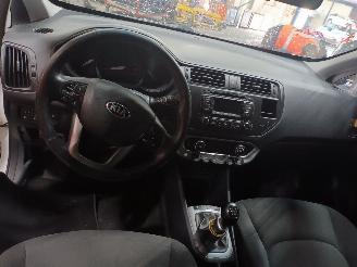 Kia Rio Rio III (UB) Hatchback 1.4 CVVT 16V (G4FA) [80kW]  (09-2011/12-2017) picture 5