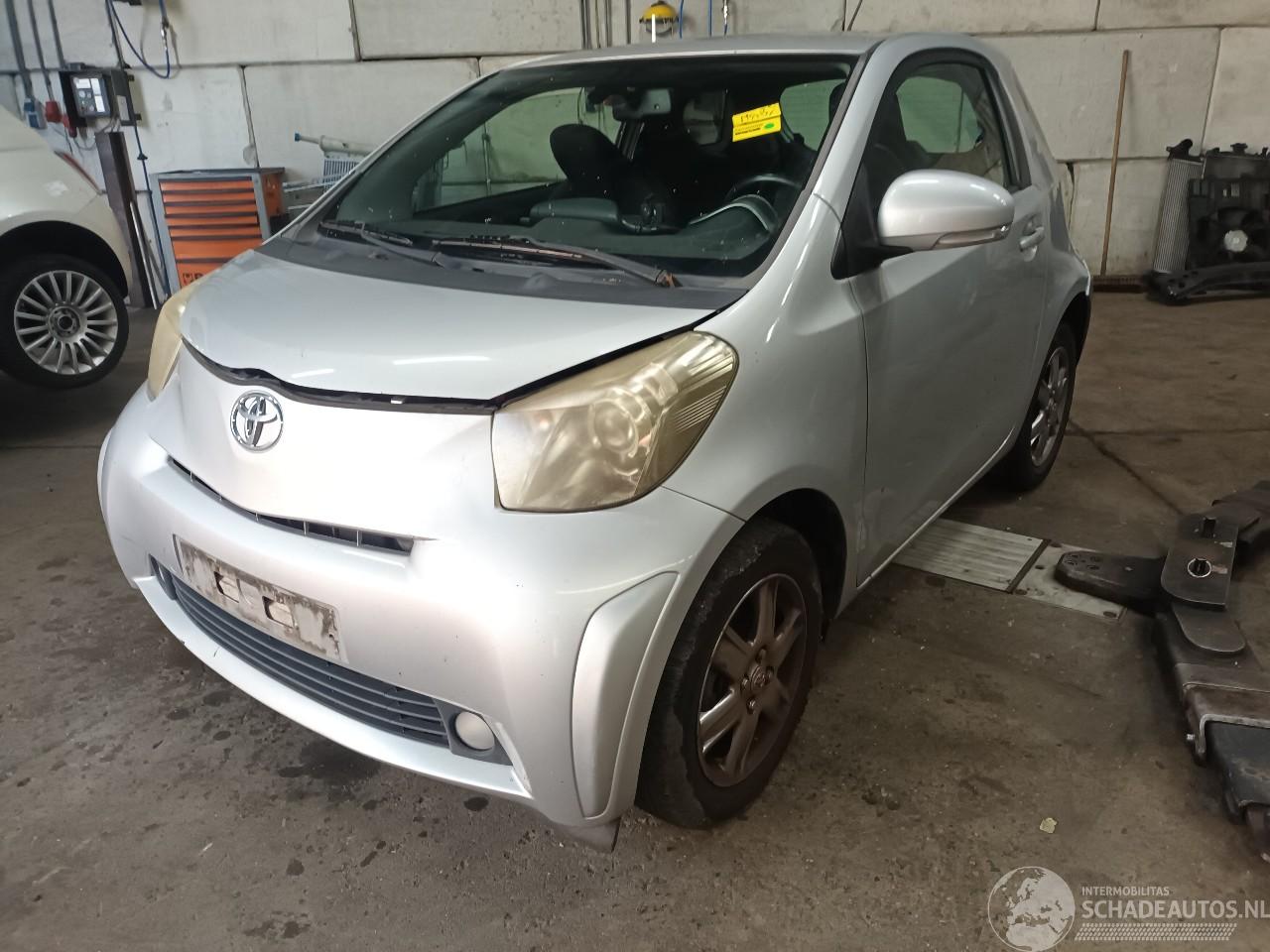 Toyota iQ iQ Hatchback 3-drs 1.0 12V VVT-i (1KR-FE) [50kW]  (01-2009/12-2015)