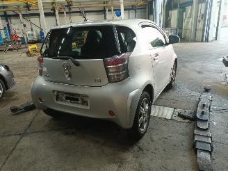 Toyota iQ iQ Hatchback 3-drs 1.0 12V VVT-i (1KR-FE) [50kW]  (01-2009/12-2015) picture 3