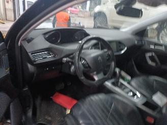 Peugeot 308 308 SW (L4/L9/LC/LJ/LR) Combi 5-drs 1.2 12V e-THP PureTech 130 (EB2DTS=
(HNY)) [96kW]  (03-2014/06-2021) picture 5