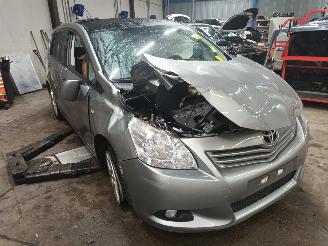 Toyota Verso Verso MPV 1.8 16V VVT-i (2ZRFAE) [108kW]  (04-2009/08-2018) picture 2