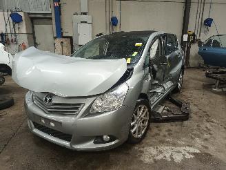 demontáž osobní automobily Toyota Verso Verso MPV 1.8 16V VVT-i (2ZRFAE) [108kW]  (04-2009/08-2018) 2011/8