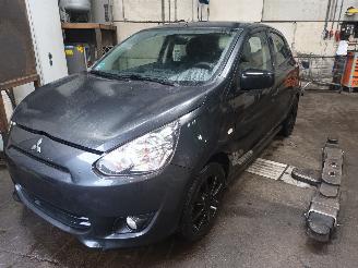 Coche siniestrado Mitsubishi Space-star Space Star (A0) Hatchback 1.0 12V (3A90(Euro 5)) [52kW]  (05-2012/...)= 2013/9