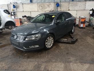 Salvage car Volkswagen Passat Passat (362) Sedan 1.6 TDI 16V Bluemotion (CAYC) [77kW]  (08-2010/12-2=
014) 2014/0