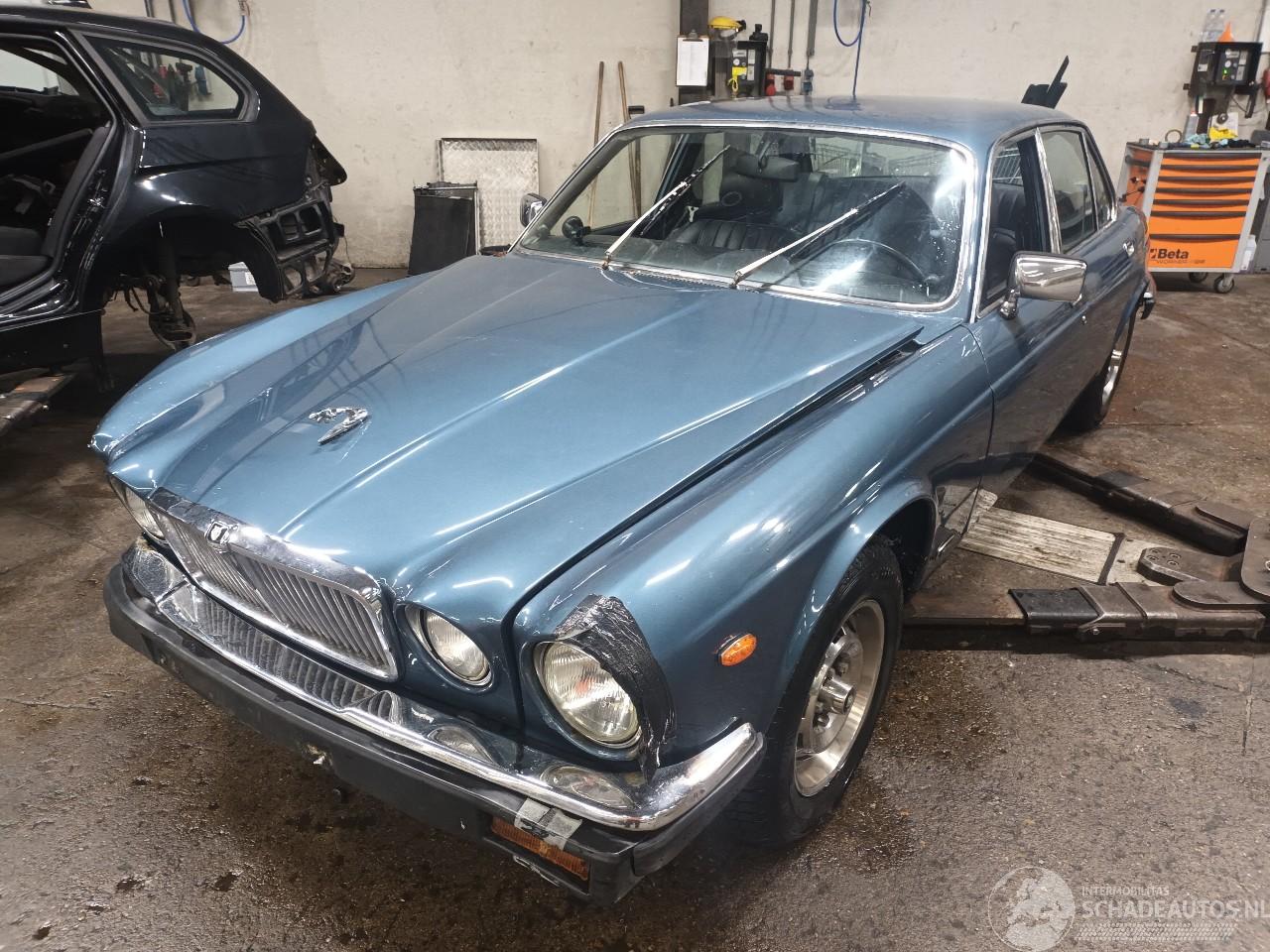 Jaguar XJ XJ6 series I/II/III Sedan 4.2 Series II/III (XK(4.2)) [150kW]  (09-197=
9/12-1987)