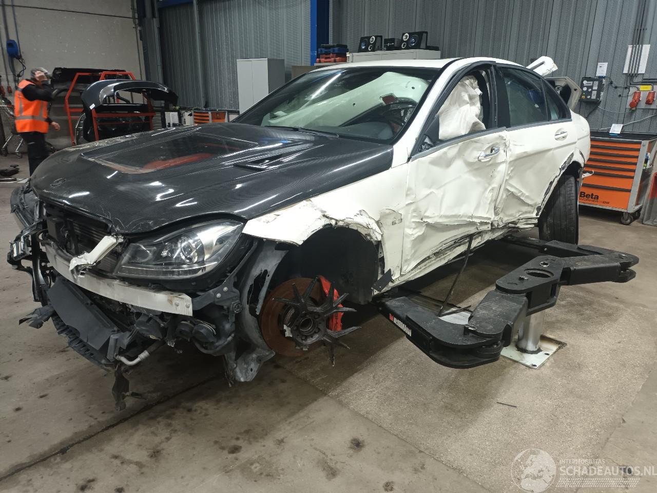 Mercedes C-klasse C (W204) Sedan 6.2 C-63 AMG V8 32V Performance Pack Plus (M156.985(Eur=
o 5)) [358kW]  (02-2008/01-2014)