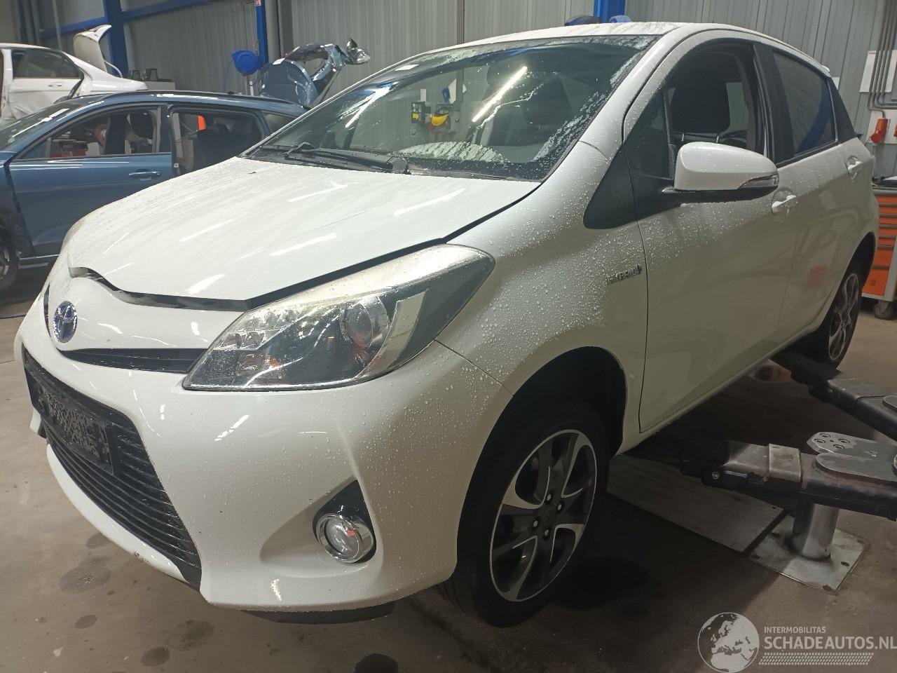 Toyota Yaris Yaris III (P13) Hatchback 1.5 16V Hybrid (1NZ-FXE) [74kW]  (03-2012/09=
-2020)