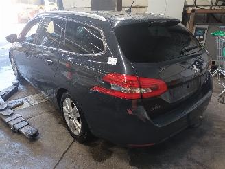 Peugeot 308 308 SW (L4/L9/LC/LJ/LR) Combi 5-drs 1.2 12V e-THP PureTech 110 (EB2DT(=
HNZ)) [81kW]  (03-2014/12-2021) picture 4