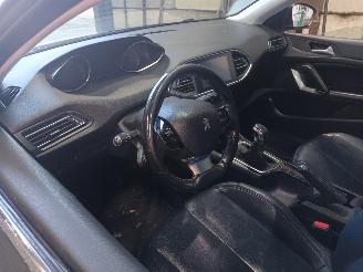 Peugeot 308 308 SW (L4/L9/LC/LJ/LR) Combi 5-drs 1.2 12V e-THP PureTech 110 (EB2DT(=
HNZ)) [81kW]  (03-2014/12-2021) picture 5