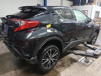 Toyota C-HR C-HR (X1,X5) SUV 1.8 16V Hybrid (2ZRFXE) [90kW]  (10-2016/...) picture 3