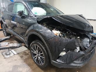 Toyota C-HR C-HR (X1,X5) SUV 1.8 16V Hybrid (2ZRFXE) [90kW]  (10-2016/...) picture 2