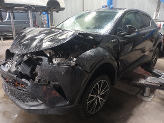 demontáž osobní automobily Toyota C-HR C-HR (X1,X5) SUV 1.8 16V Hybrid (2ZRFXE) [90kW]  (10-2016/...) 2018/8