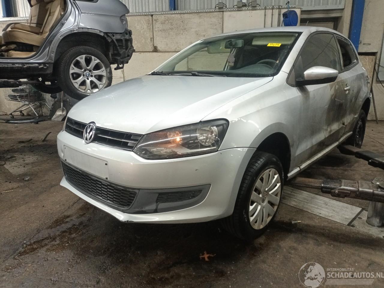 Volkswagen Polo Polo V (6R) Hatchback 1.2 12V BlueMotion Technology (CGPA(Euro 5)) [51=
kW]  (06-2009/05-2014)