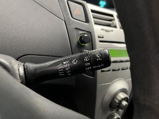Toyota Yaris Yaris II (P9) Hatchback 1.3 16V VVT-i (2SZFE) [64kW]  (08-2005/11-2010=
) picture 17
