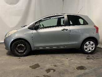 Toyota Yaris Yaris II (P9) Hatchback 1.3 16V VVT-i (2SZFE) [64kW]  (08-2005/11-2010=
) picture 4