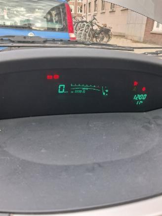 Toyota Yaris Yaris II (P9) Hatchback 1.3 16V VVT-i (2SZFE) [64kW]  (08-2005/11-2010=
) picture 2