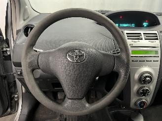 Toyota Yaris Yaris II (P9) Hatchback 1.3 16V VVT-i (2SZFE) [64kW]  (08-2005/11-2010=
) picture 14