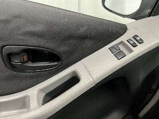 Toyota Yaris Yaris II (P9) Hatchback 1.3 16V VVT-i (2SZFE) [64kW]  (08-2005/11-2010=
) picture 20