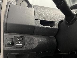 Toyota Yaris Yaris II (P9) Hatchback 1.0 12V VVT-i (1KR-FE) [51kW]  (08-2005/12-201=
1) picture 17