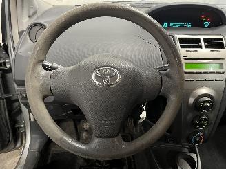 Toyota Yaris Yaris II (P9) Hatchback 1.0 12V VVT-i (1KR-FE) [51kW]  (08-2005/12-201=
1) picture 12