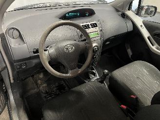 Toyota Yaris Yaris II (P9) Hatchback 1.0 12V VVT-i (1KR-FE) [51kW]  (08-2005/12-201=
1) picture 11