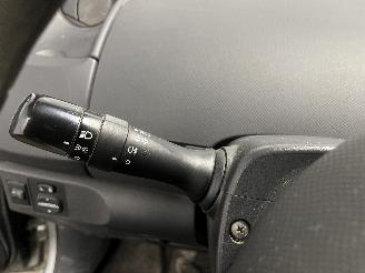 Toyota Yaris Yaris II (P9) Hatchback 1.0 12V VVT-i (1KR-FE) [51kW]  (08-2005/12-201=
1) picture 16