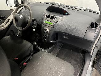 Toyota Yaris Yaris II (P9) Hatchback 1.0 12V VVT-i (1KR-FE) [51kW]  (08-2005/12-201=
1) picture 9