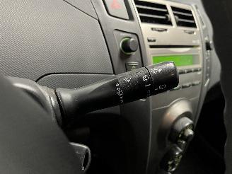 Toyota Yaris Yaris II (P9) Hatchback 1.0 12V VVT-i (1KR-FE) [51kW]  (08-2005/12-201=
1) picture 15